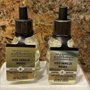 2/$10 “ICED VANILLA WOODS” BBW Limited Edition Wallflowers Fragrance Refills NWT